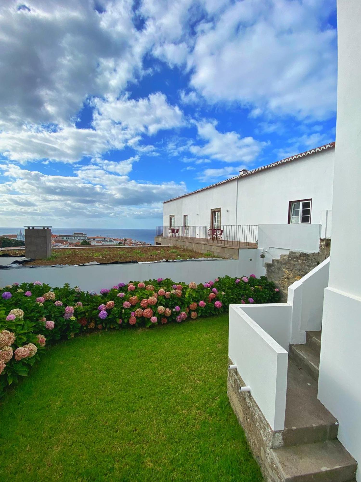 Casa Do Pisao - Cosy And Modern Two-Bedroom Townhouse Angra do Heroísmo Eksteriør billede